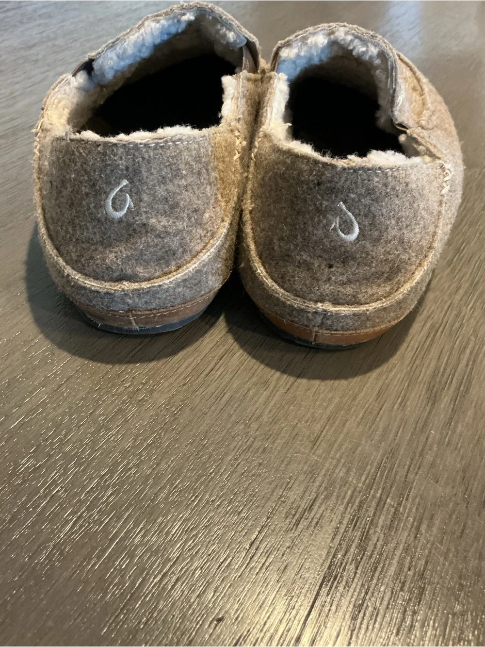 OluKai Nohea Hulu Wool Shearling Slippers Tan Size 10